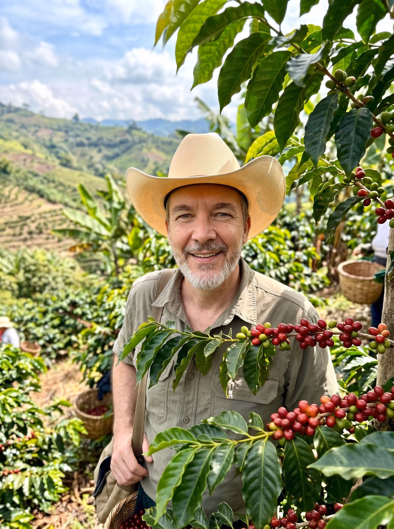 Oliver Häberlin auf einer Kaffeeplantage bei Medellín