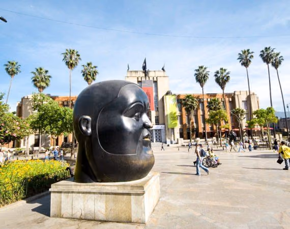 Botero-Skulptur auf einem Platz im Zentrum